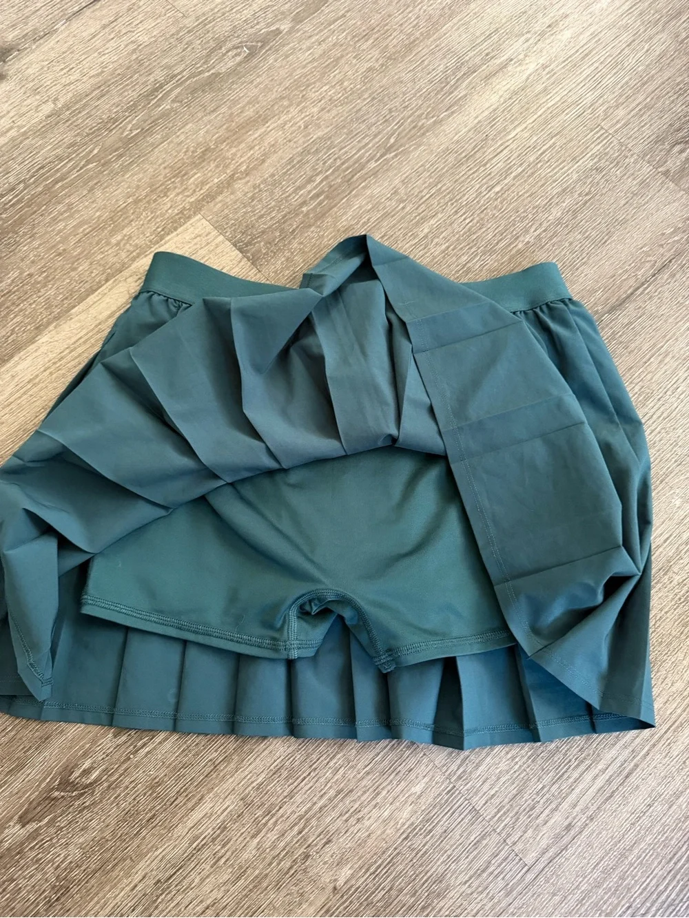 ALO Yoga Teal Green Pleated Skort